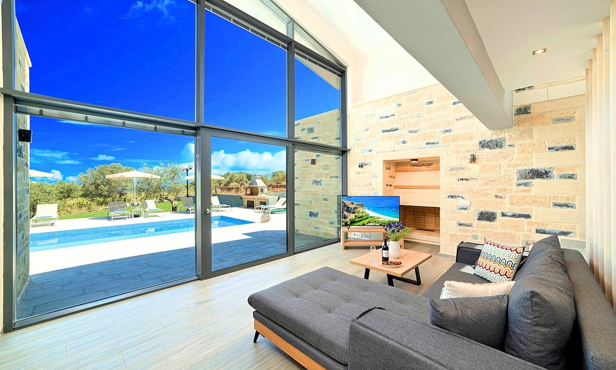 Moonlight Villa Heated Pool gallery image 5