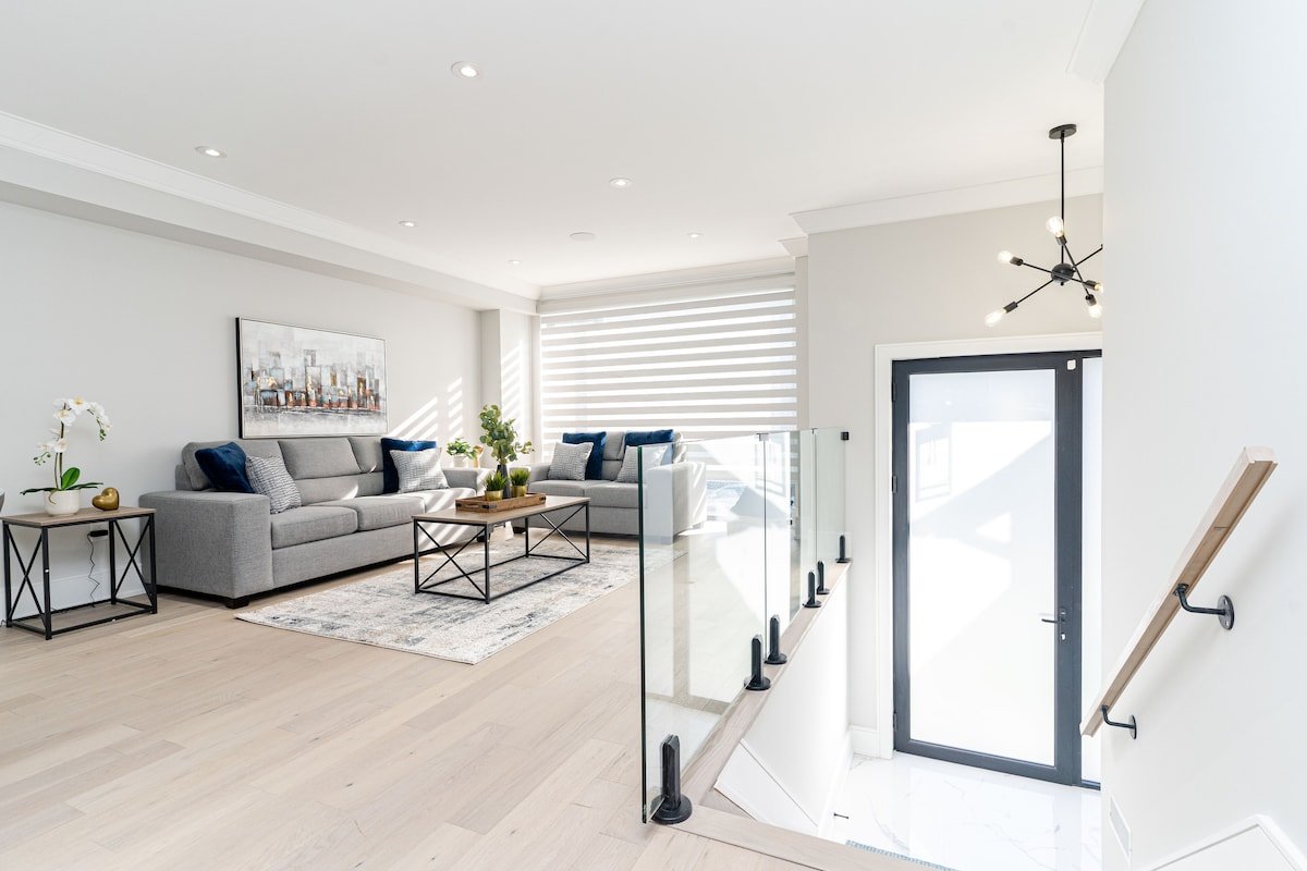 Luxury 4 bedroom house near the Lake gallery image 5