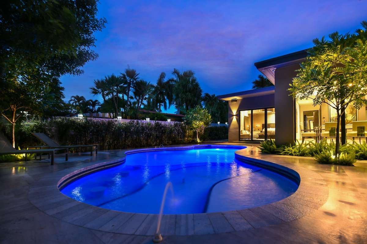 Private Saltwater Pool – 1 Mile to Beach – 3BR 3BA gallery image 2