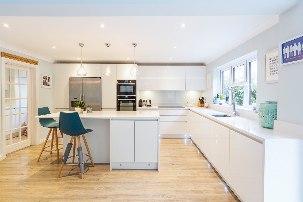 Luxurious Modern Quality House – 10 mins from City