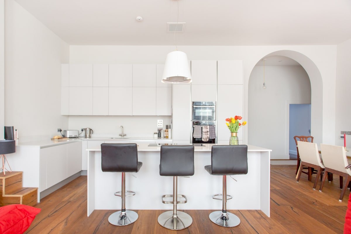 Unique Edinburgh Flat.Luxury & Comfort In The City gallery image 3