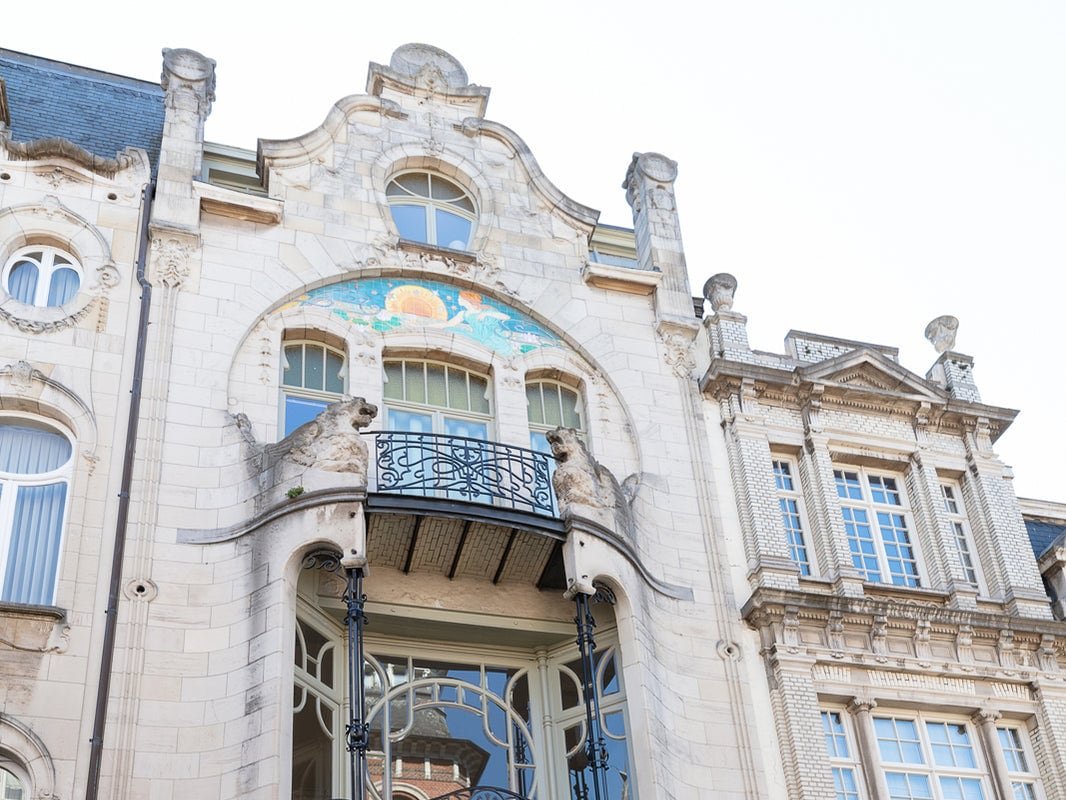 Art Nouveau huis in Zurenborg wijk. gallery image 4