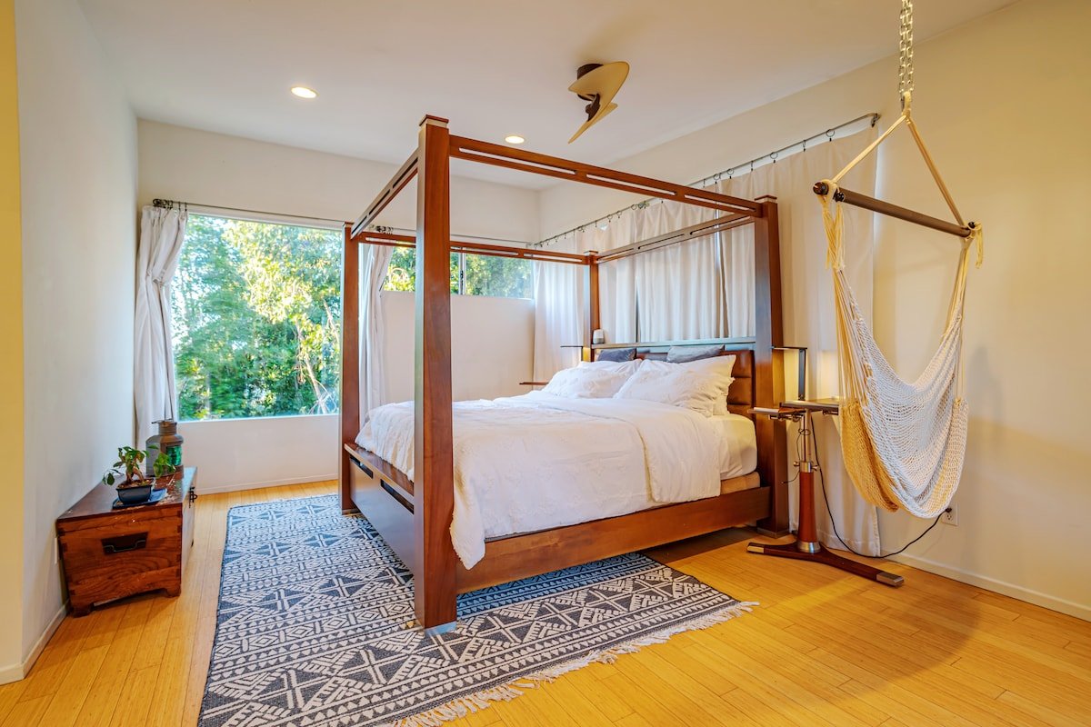 Skydeck 3BR masterpiece w views amphitheater yard gallery image 5