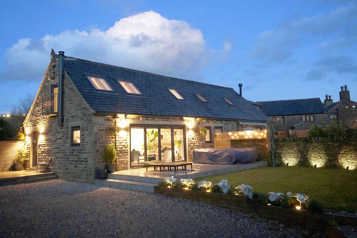 Luxury Cottage*Private Lake*Hot Tub*Farm Animals