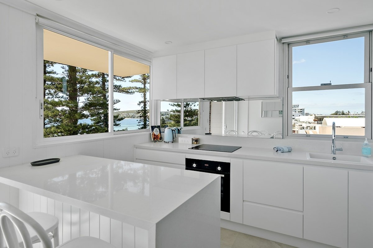 Luxury beachfront with unbelievable views gallery image 5