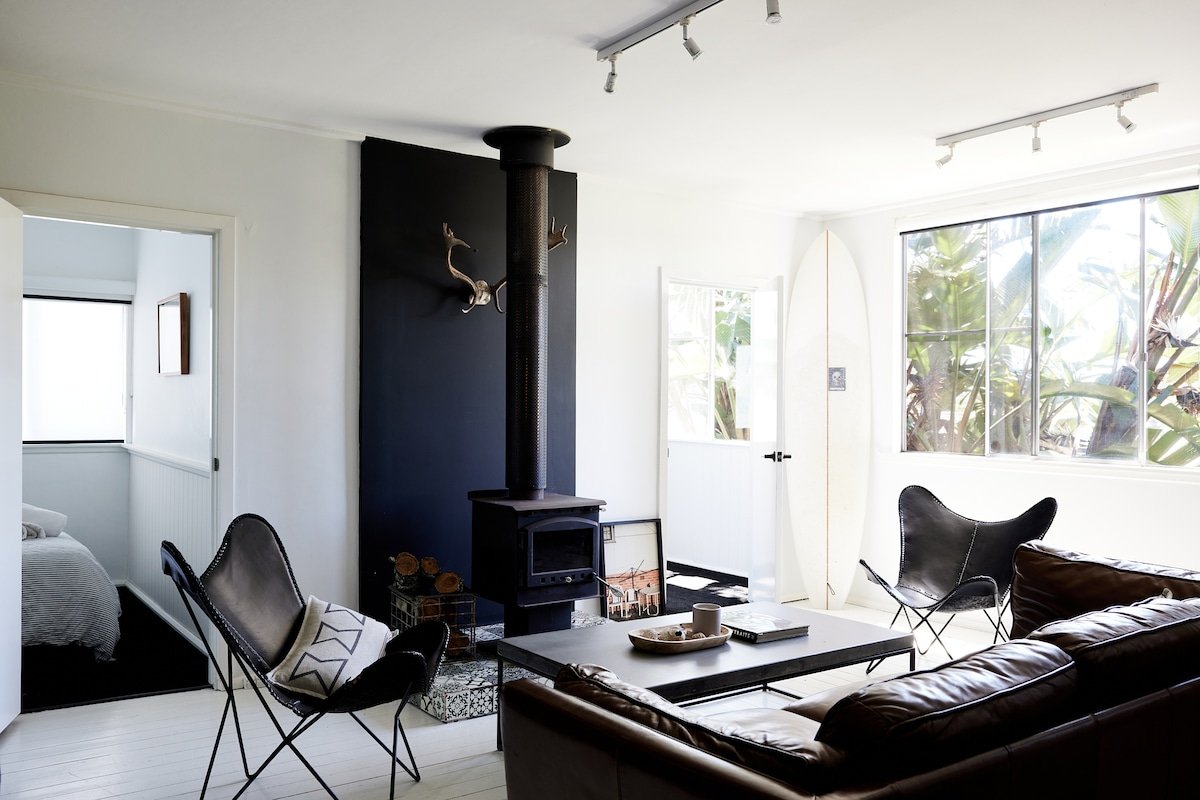 The Black Ace ~ Family entertainer gallery image 4