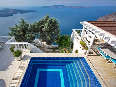 LUXURY, SECLUDED 4 BEDROOMS PRIVATE VILLA