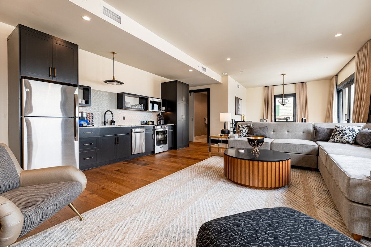 4BR Incredible Penthouse + Patio | Mayfair Hotel gallery image 2