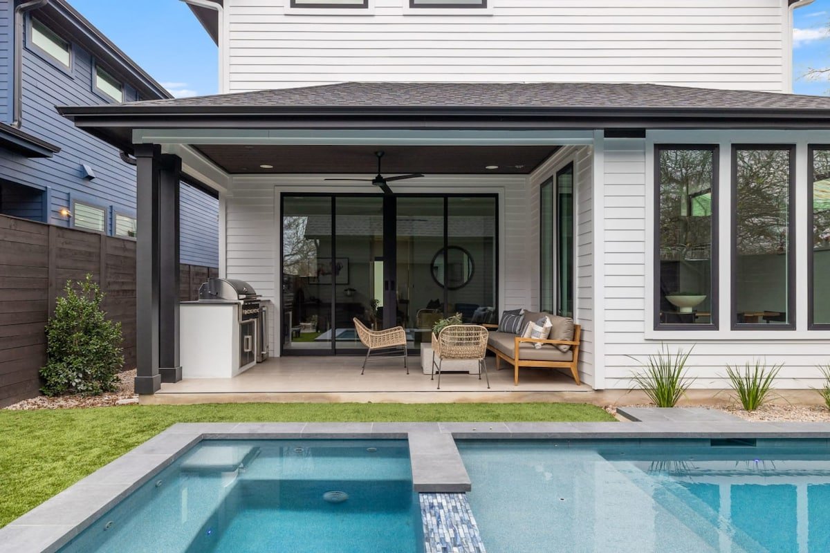 Chef’s Kitchen, Pool | The Taylor by Portoro gallery image 3