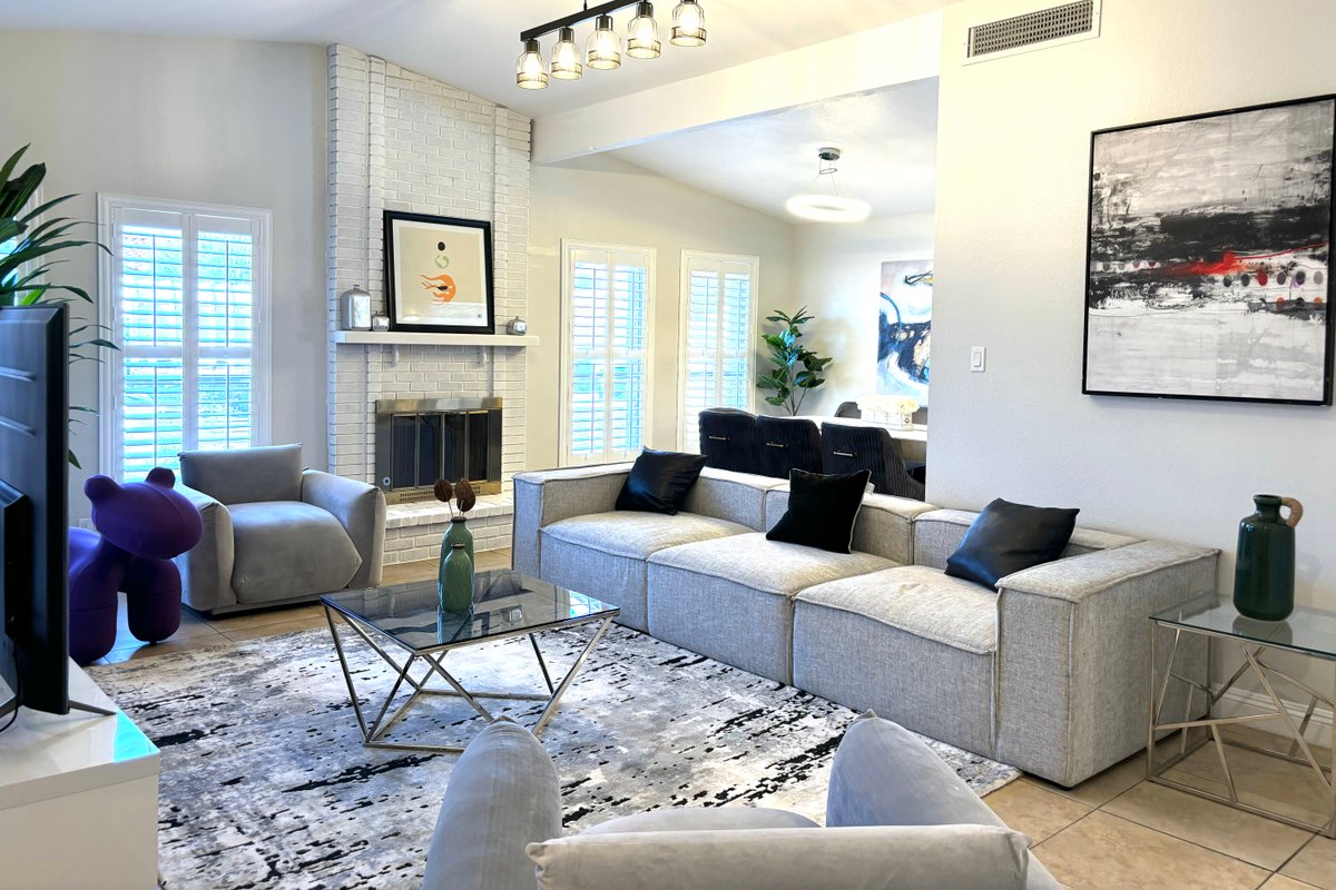 Vacation Home w Pool & Hot Tub 2.6 mile to Strip