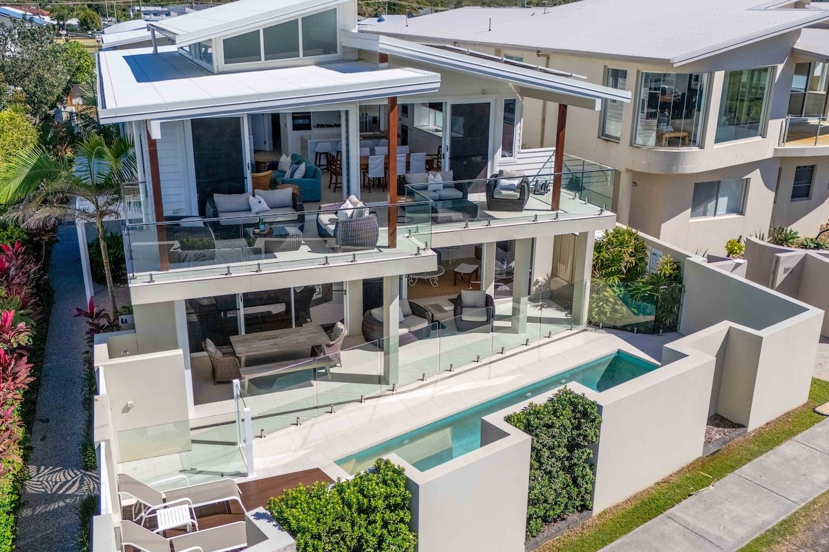 Coco de Mer Beach Villa 1 gallery image 3