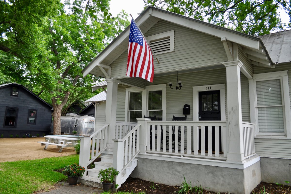 Heart of SoCo Luxury Bungalow! *LOCATION*