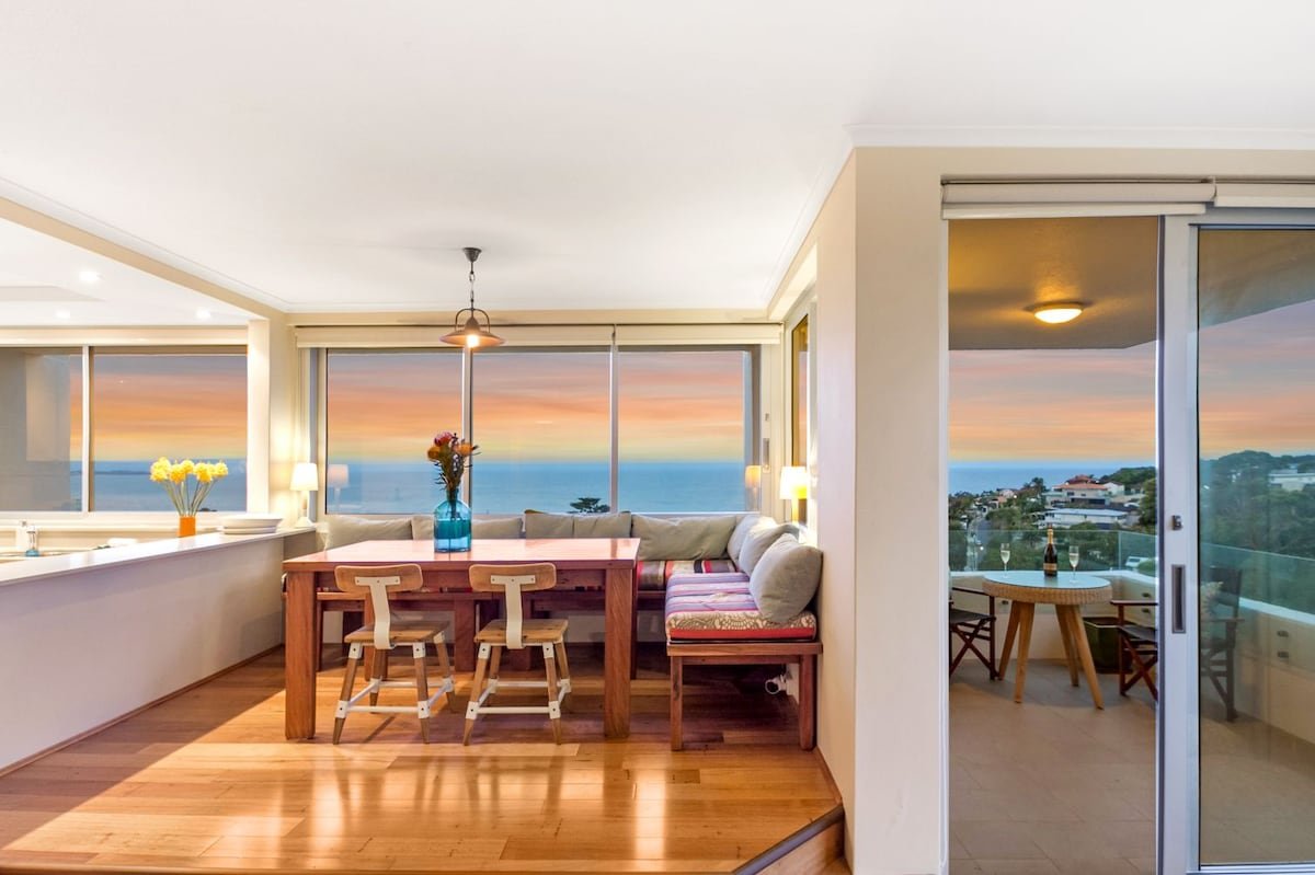 Manly: Beautiful 3 Bedroom apt with stunning views gallery image 2