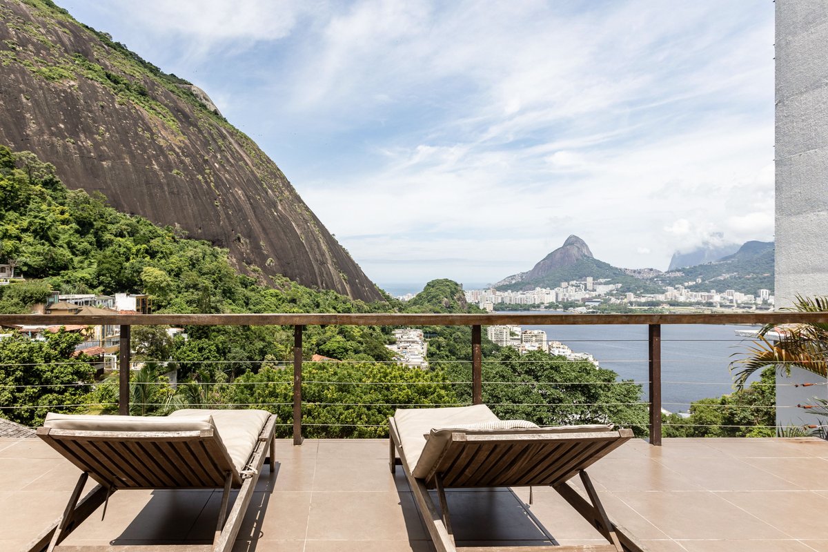 Entire home with gorgeous view in Rio de Janeiro