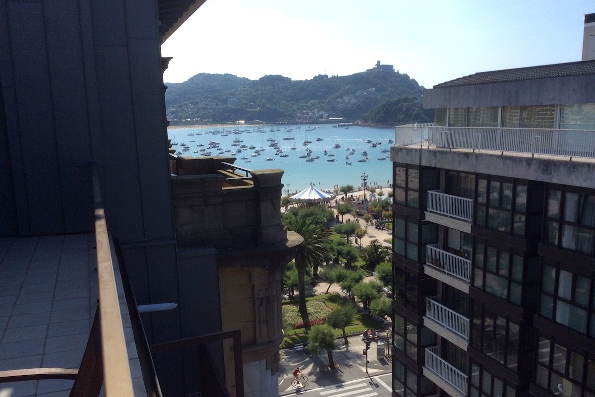 Alderdi Eder. Con vistas a la bahía de La Concha gallery image 3