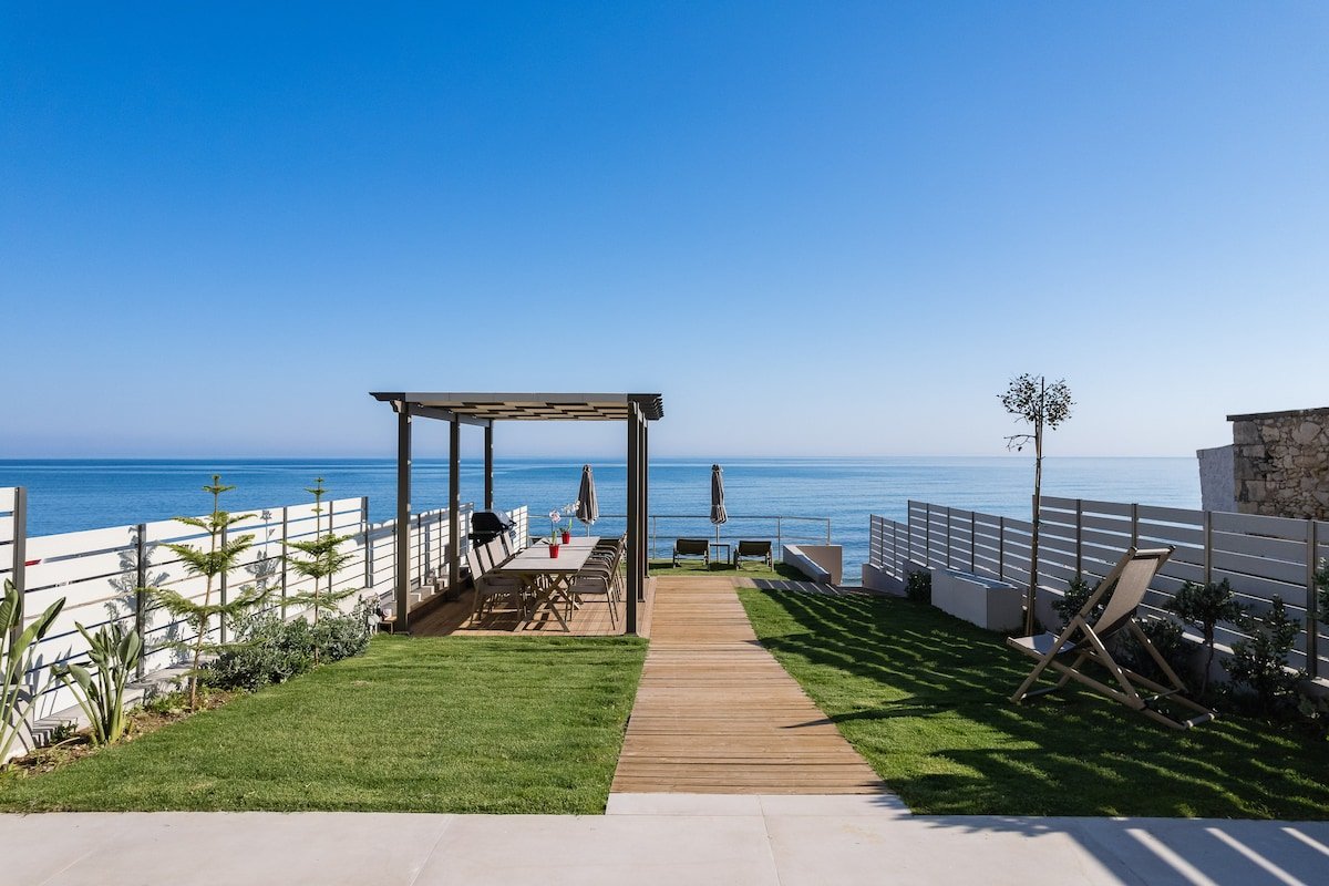 Deux Paradis, a BeachFront Retreat gallery image 3