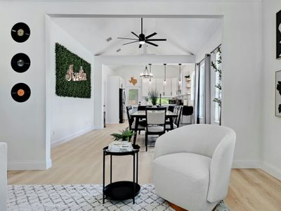 Stylish 5-BR Hidden Gem, Hot Tub, Near DT