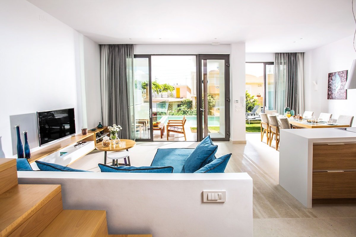 Walk to Beach (150m) & Near Chania / Private Pool gallery image 4