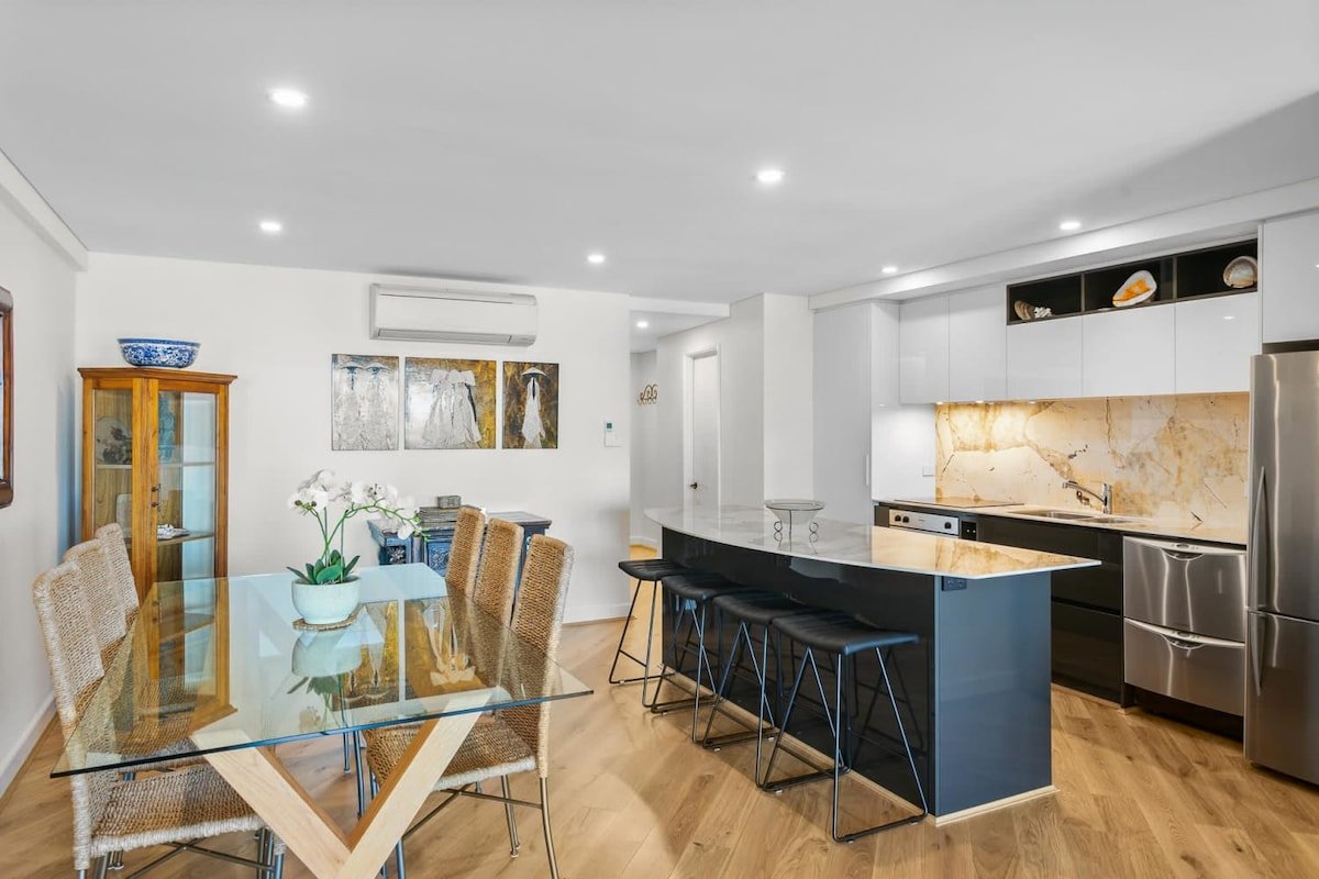 Apartment M305 – a popular beachside apartment! gallery image 2