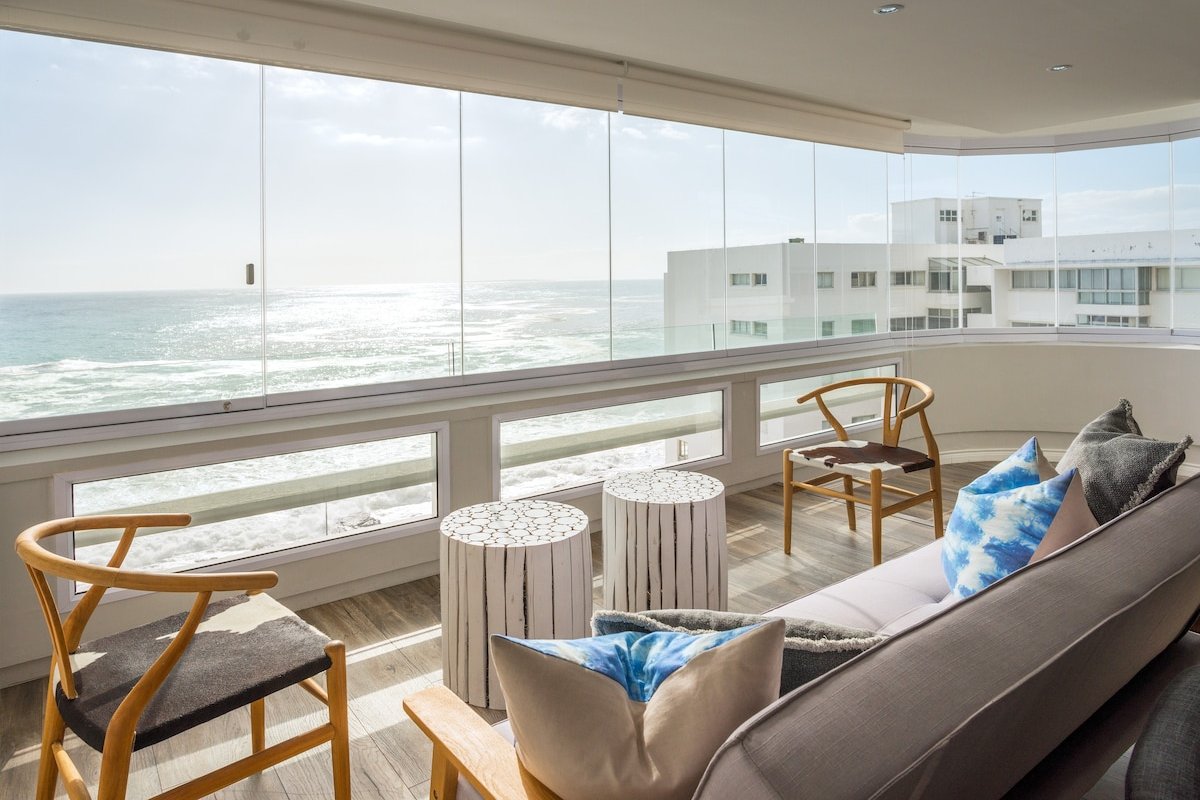 Sea Point Beach Front Gorgeous Apartment gallery image 3