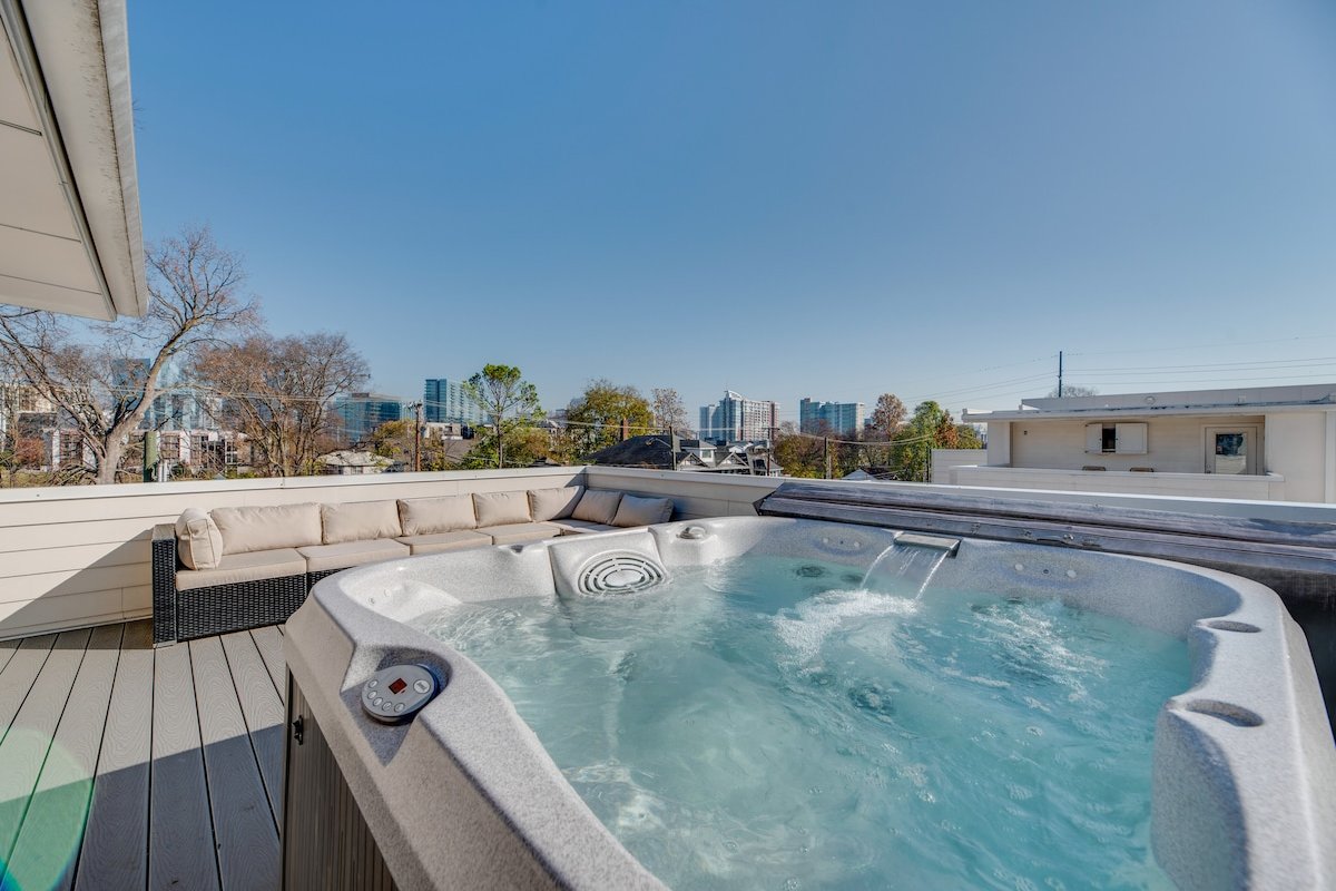 Dtown/Rooftop Hottub/Music Row/20ft ceiling/Gulch! gallery image 3