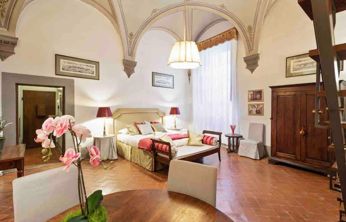 Residenze d’epoca Palazzo Centro storico+ garage. gallery image 3