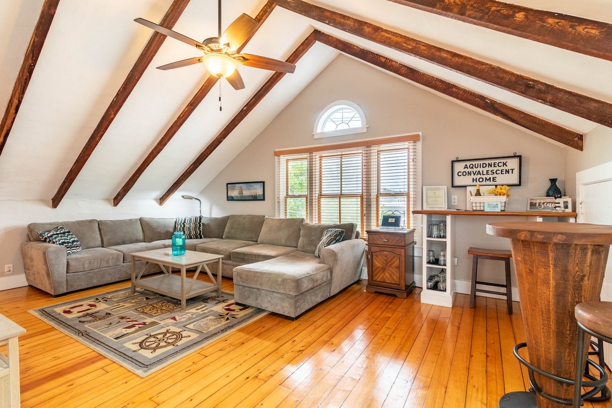 ★Entire House In Downtown Newport★5 BDRM★Parking★ gallery image 2