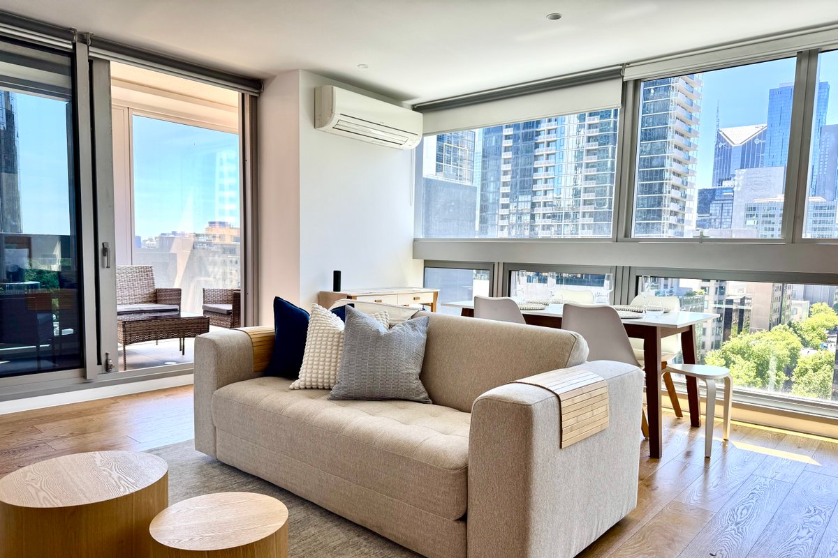 Central City Escape: Skyline Views, Pool & Carpark