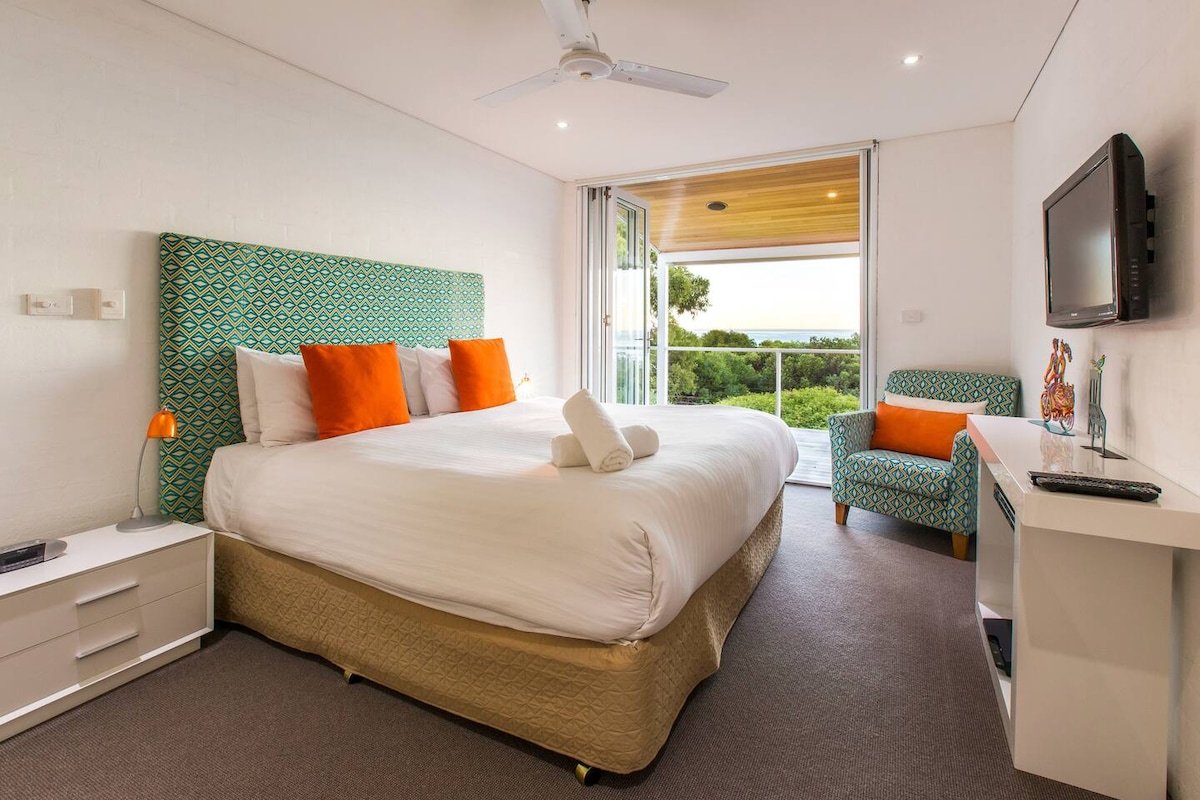 The White House—Tranquil Sea Views and Endless Fun gallery image 4