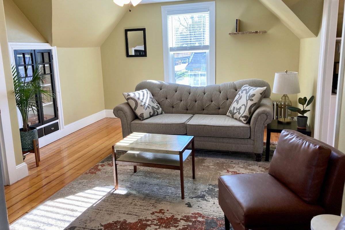 John Clarke House- Whole House- 5 Bedrooms- 9 beds gallery image 5