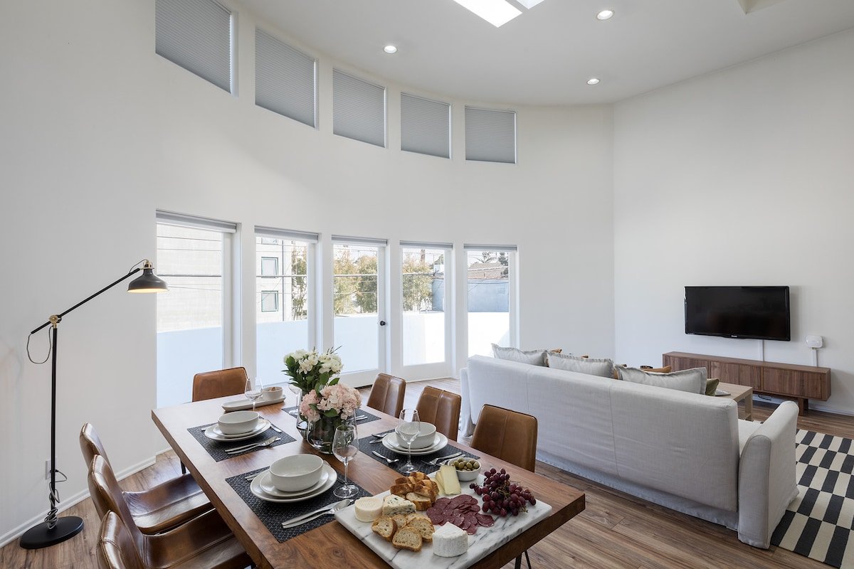 Designer House 5min to the beach gallery image 2