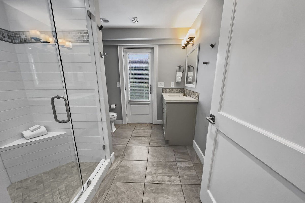 Nifty Shades of Gray | Beachfront | 4 bikes gallery image 2