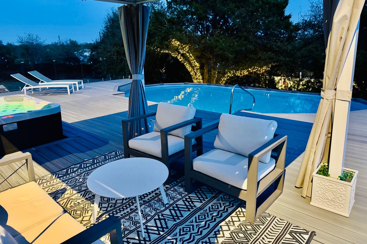 Gated villa w/ gorgeous views, pool & hot tub!