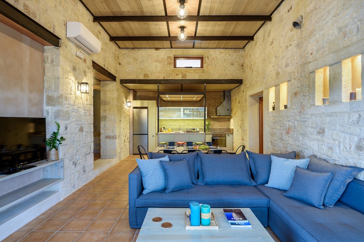 Romantic villa with 4 bedrooms & private pool. gallery image 4