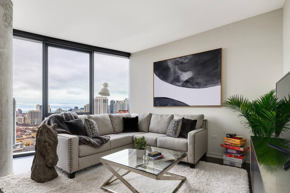 Million Dollar Views! Luxury Downtown Skyhouse! gallery image 5