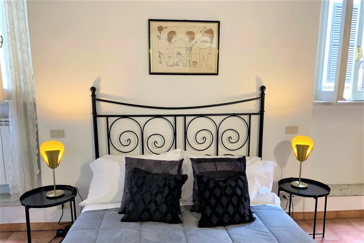 Beautiful Navona – historic house gallery image 4