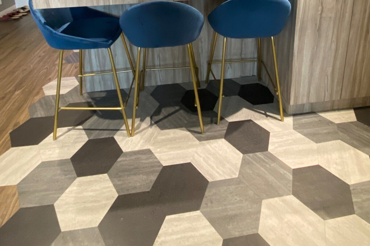 【時尚中島派對六人房】#6人房#台北車站MRT#三間獨立臥室#中島吧檯#Netflix gallery image 5