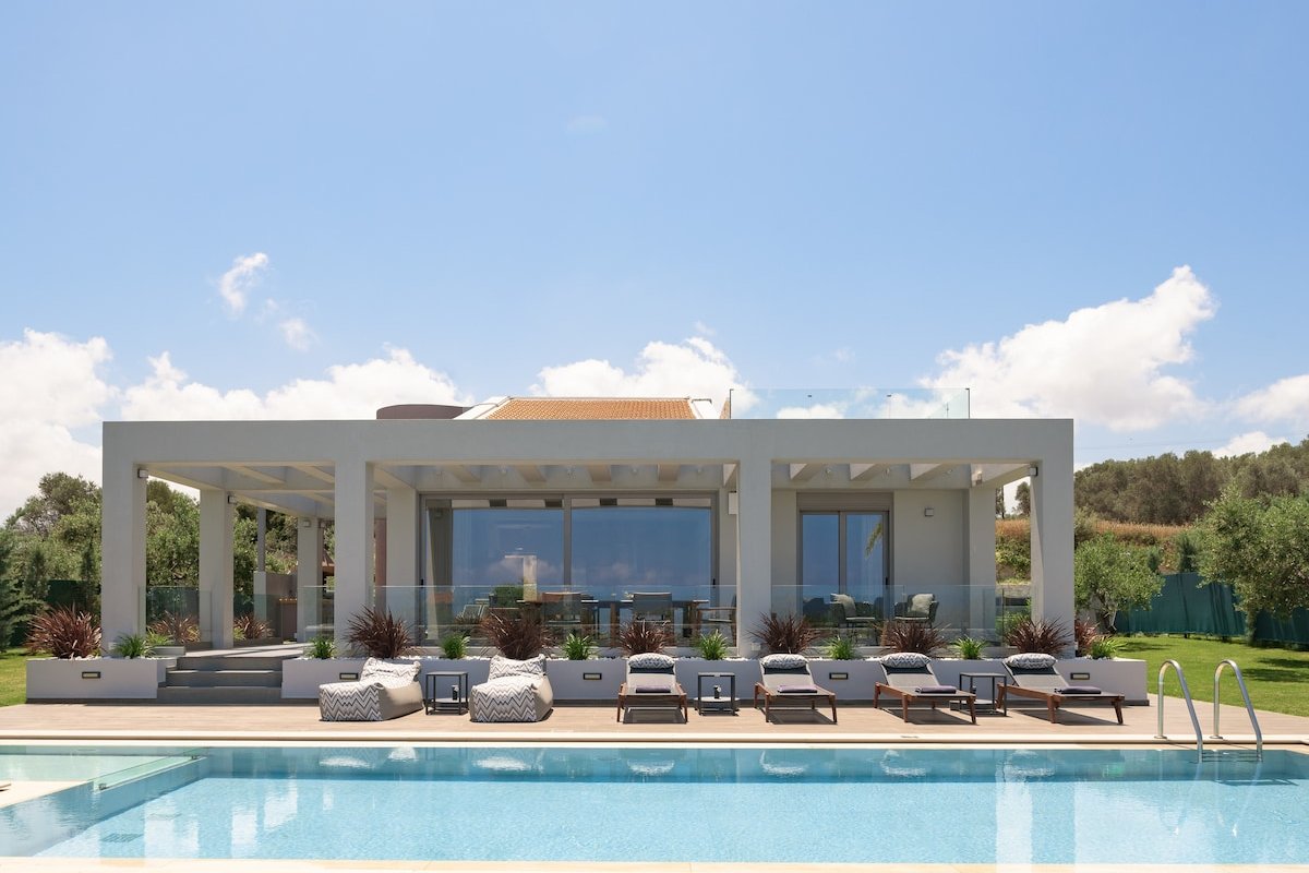 Agrielia Villa II, Graced by Heated Spa Whirlpool gallery image 4