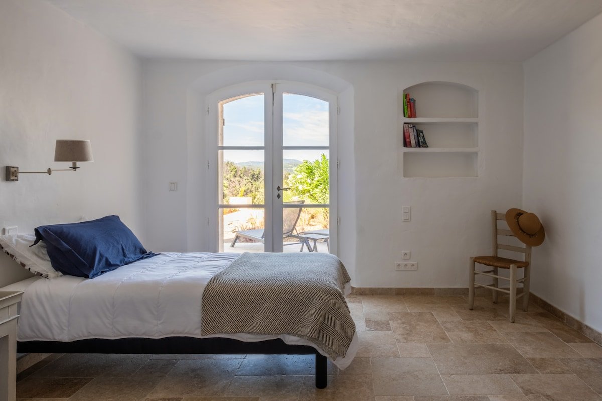 Luxurious converted farmhouse gallery image 4