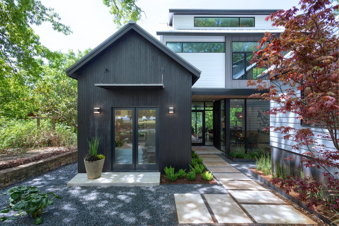 The House of Yes- Luxury Urban Farm House. Walking distance to downtown gallery image 4