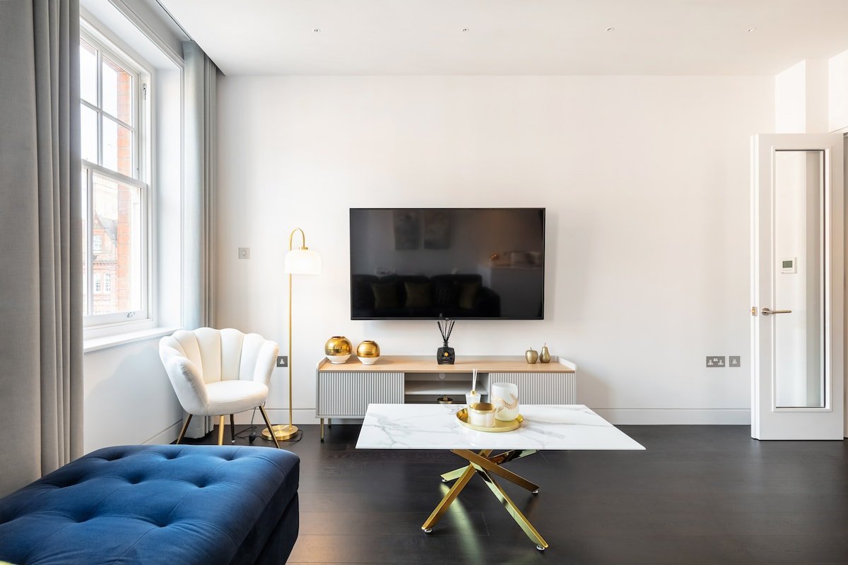 The May Fair Queen gallery image 3