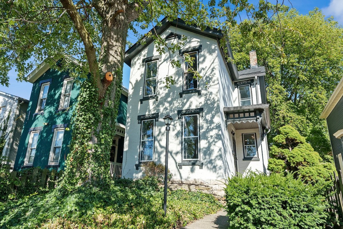 Perfect location-Short North home HUGE4-car garage gallery image 3