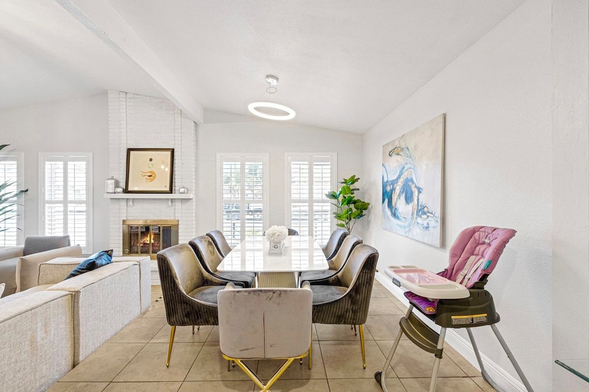 Vacation Home w Pool & Hot Tub 2.6 mile to Strip gallery image 4