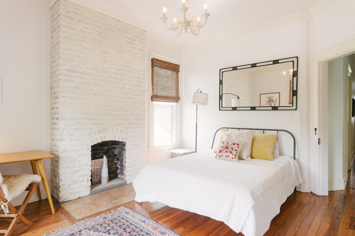 Historic Gem: 4 BR with POOL, walk to all hotspots gallery image 5