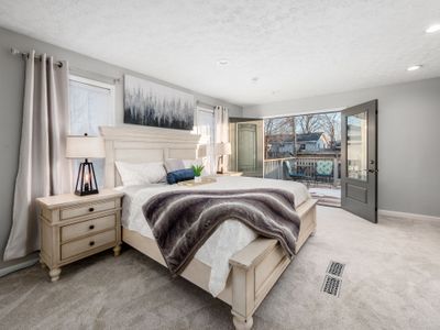 Beautifully updated 6BR quiet & great for groups!