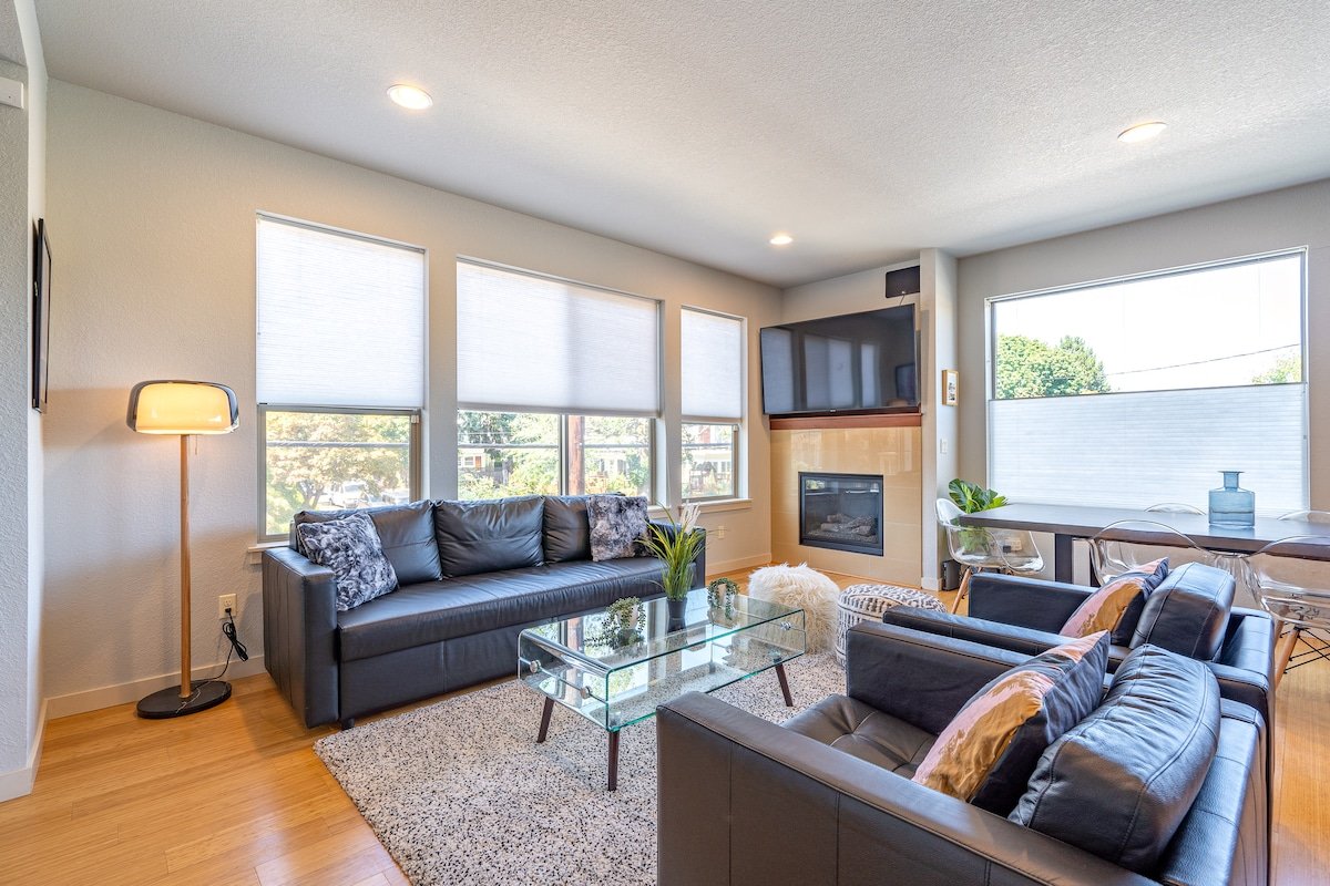 Modern 4BR home in trendy Portland neighborhood gallery image 2