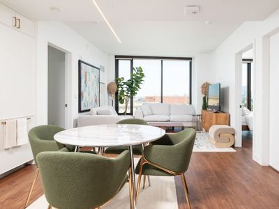 Back-Bay Upscale Central Penthouse W Roof-top