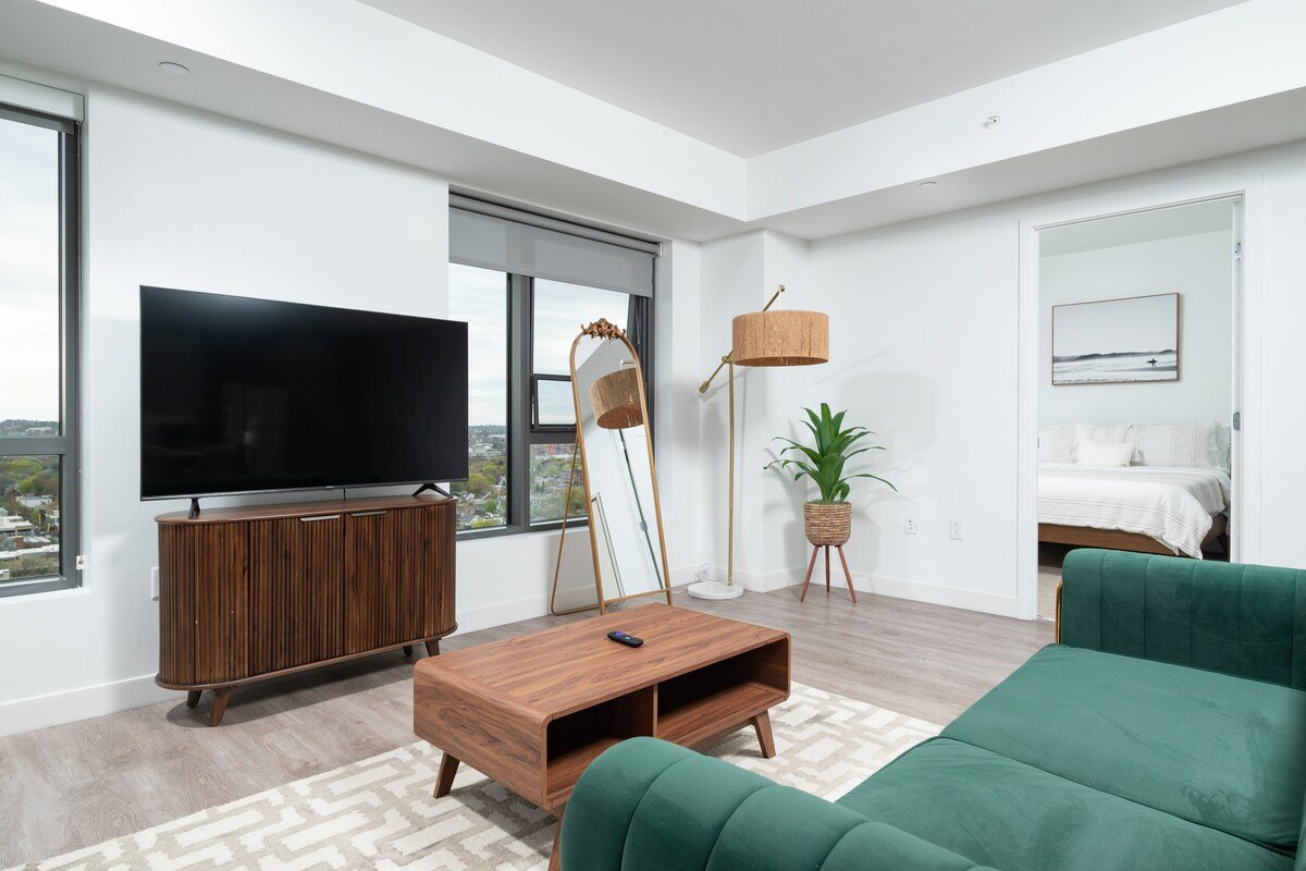 Central Square Serene Penthouse w/GYM & Parking gallery image 2