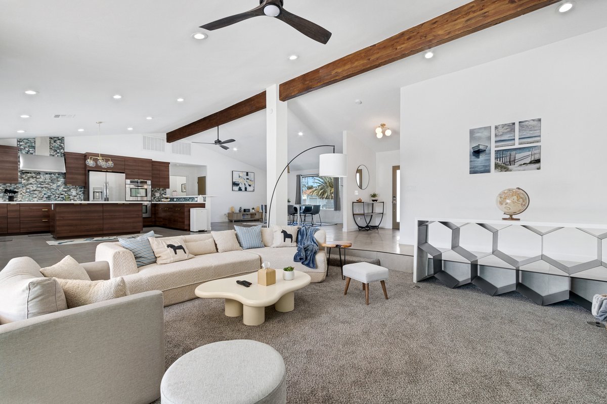 Hidden Oasis 4 BR 10 min to Strip! Prime Location