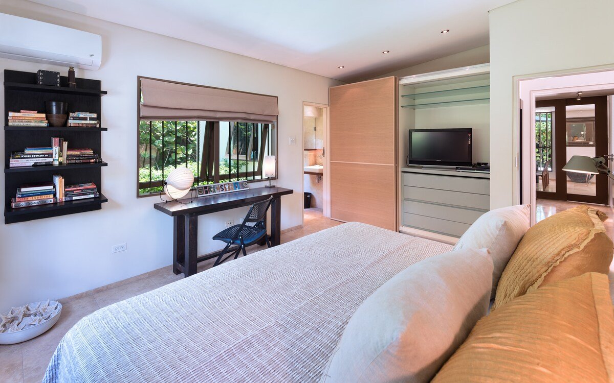 Shoestring gallery image 5